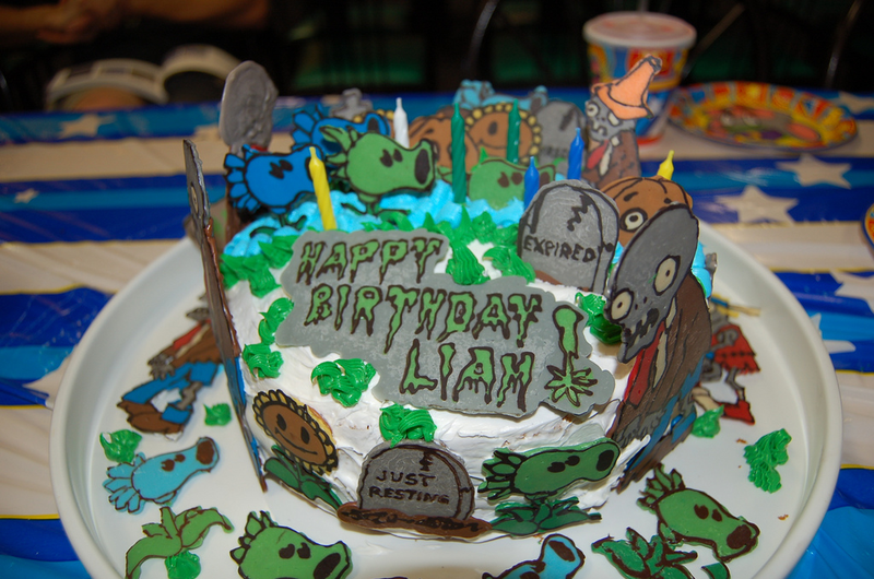 Illustration for article titled Plants Vs. Zombies Vs. Cake